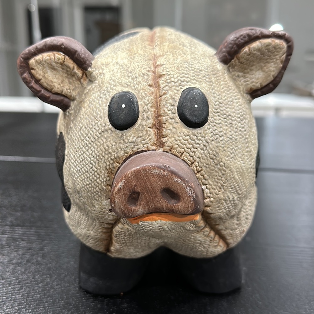 Stitched Burlap Effect Ceramic Pig Statue - Picture 10 of 12